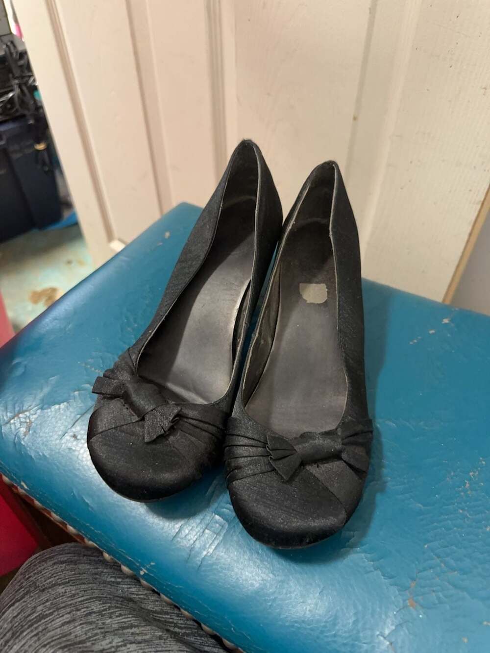 Kohl's Black Satin Bow Kitten Heel Pumps Size 8M
